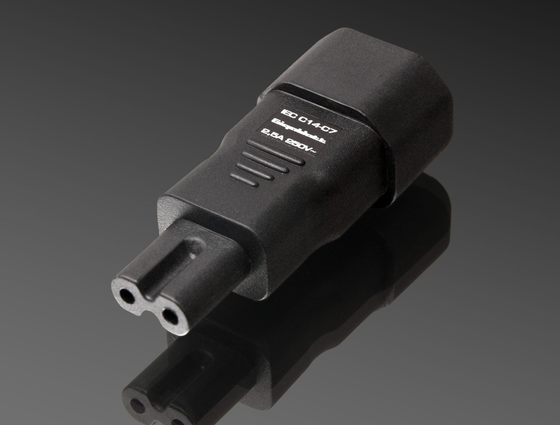 GigaWatt Plug Adapter IEC320-C7